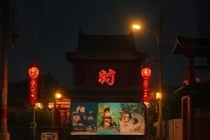 《雨季倒数》预告封面，暴雨中的城市天桥与一把黑伞